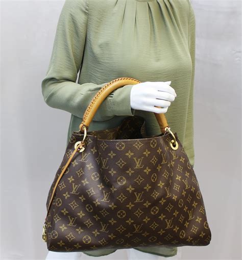 is it cheaper to buy louis vuitton in singapore|louis vuitton artsy singapore price.